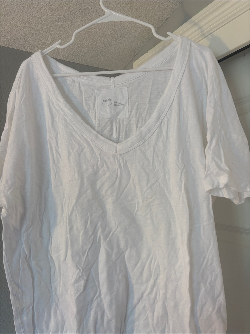 aerie White V-Neck Short Sleeve Tee